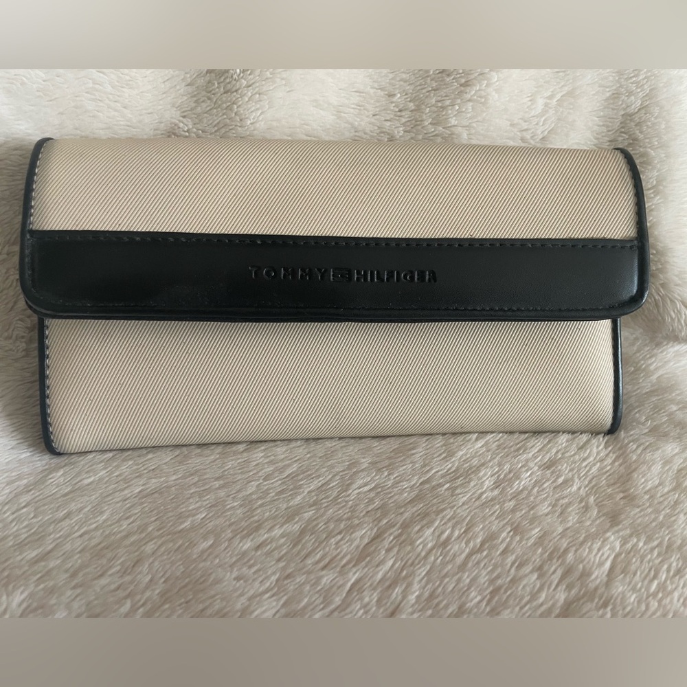 Tommy Hilfiger Ladies Wallet